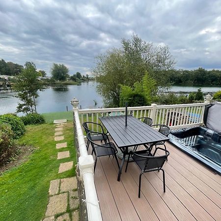 Lakeside Retreat 3 With Hot Tub, Private Fishing Peg Situated At Tattershall Lakes Country Park 外观 照片