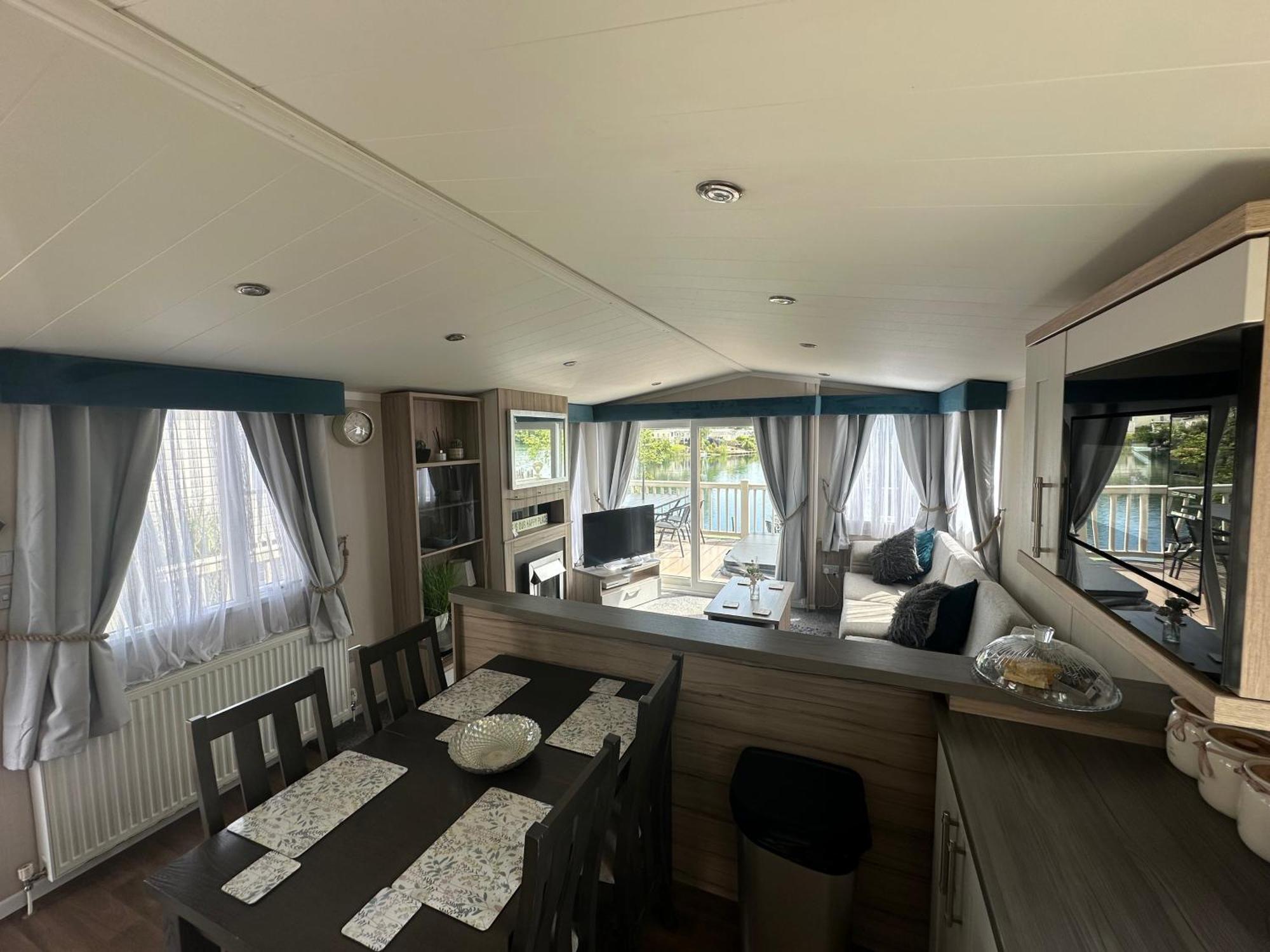 Lakeside Retreat 3 With Hot Tub, Private Fishing Peg Situated At Tattershall Lakes Country Park 外观 照片